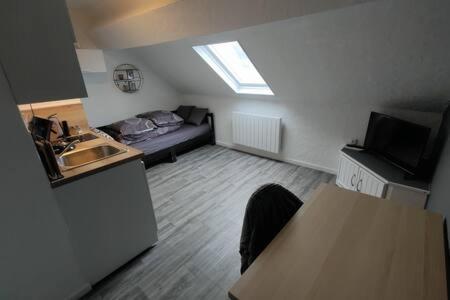 Studio "Sous Les Toits", Proche Hyper Centre Et Commerces ! Valenciennes Exterior foto